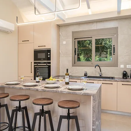 Ariadne's House Holiday home *